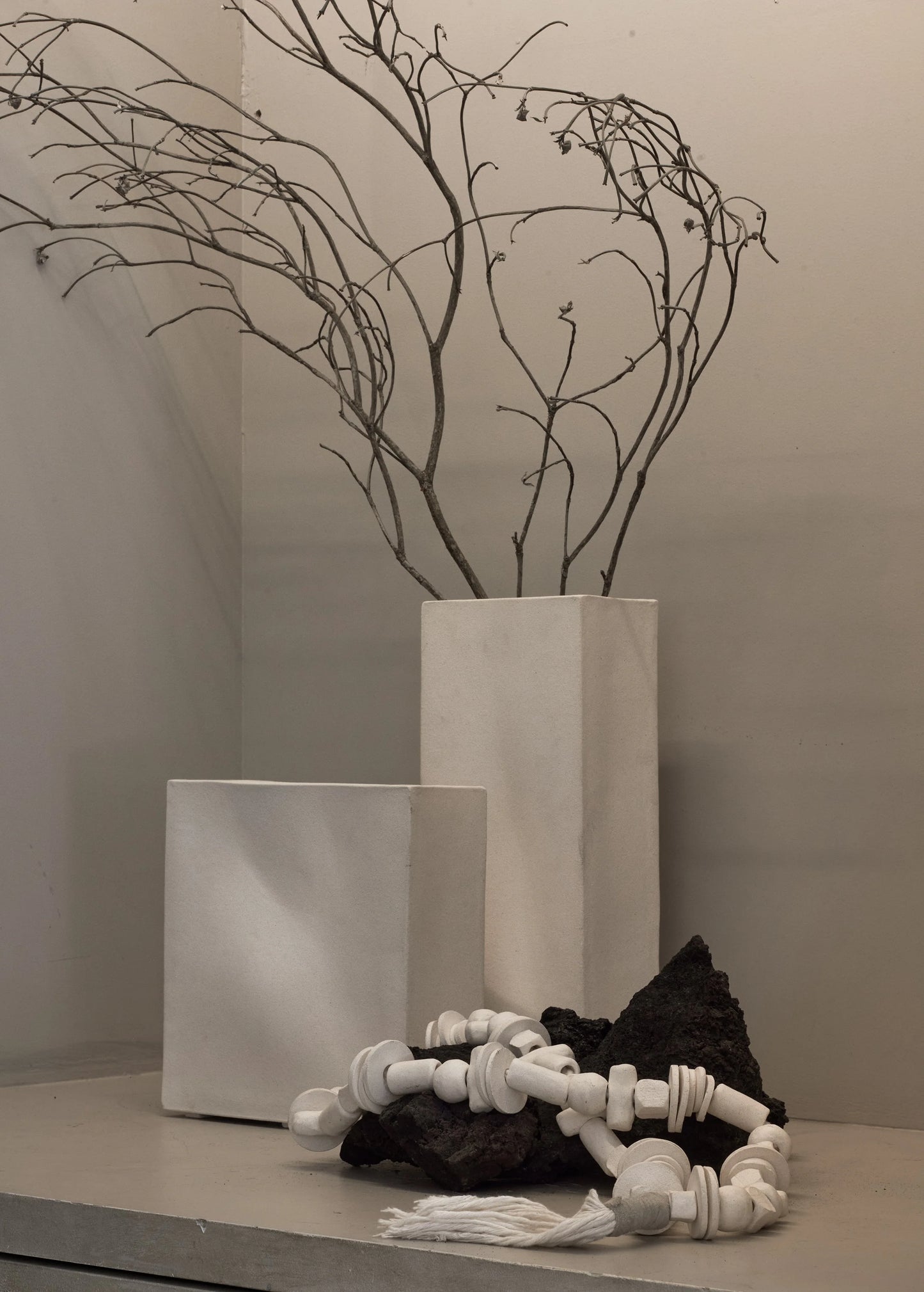 dumæ Rue Tall Vase - Raw Blanc