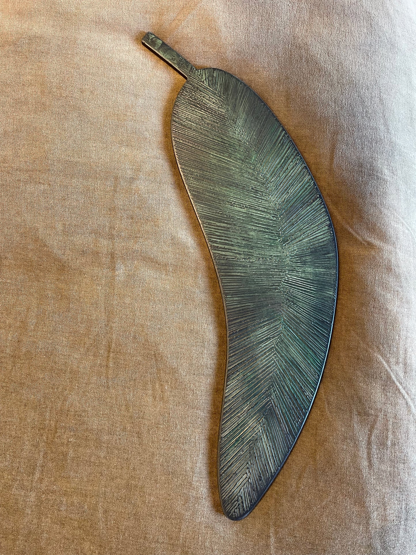 TABLE D'APPOINT EN VERRE AMBRE 15” x 17.7”H