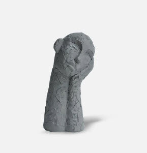 Sculpture féminine en ciment