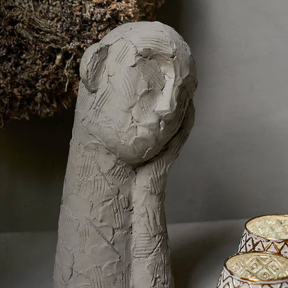 Sculpture féminine en ciment