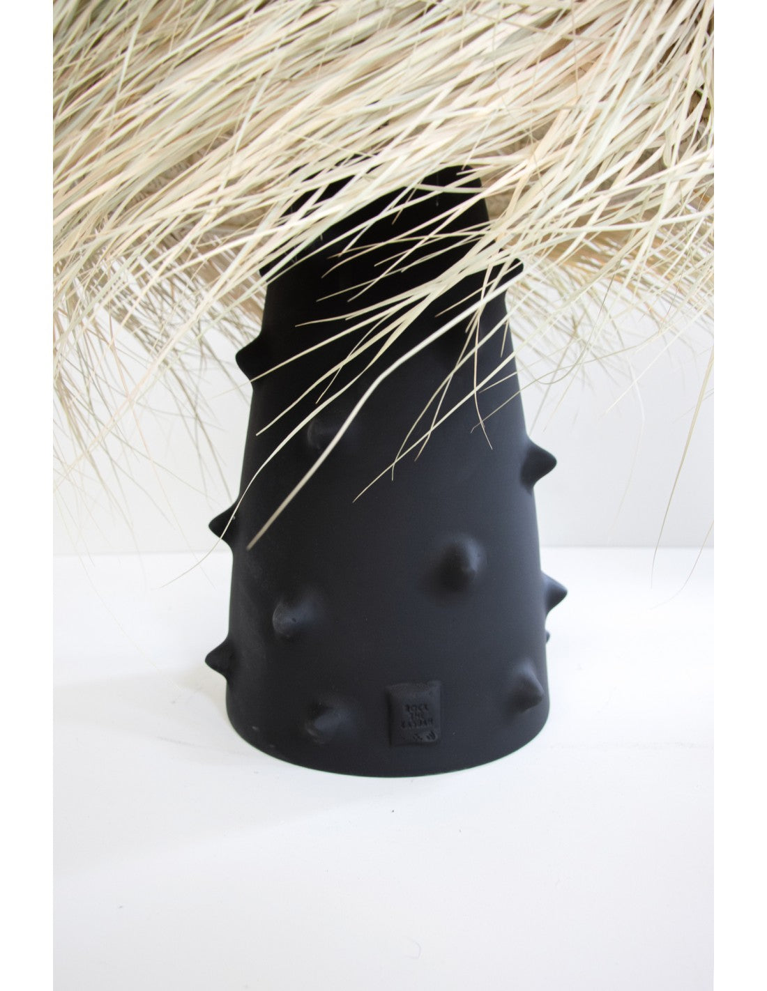 LAMPE DE TABLE - SOCLE CÉRAMIQUE NOIR ABAT-JOUR PAILLE NATURELLE