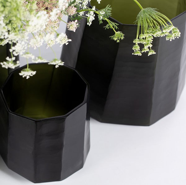 Guaxs Okka Vase Large in Black Steel Grey