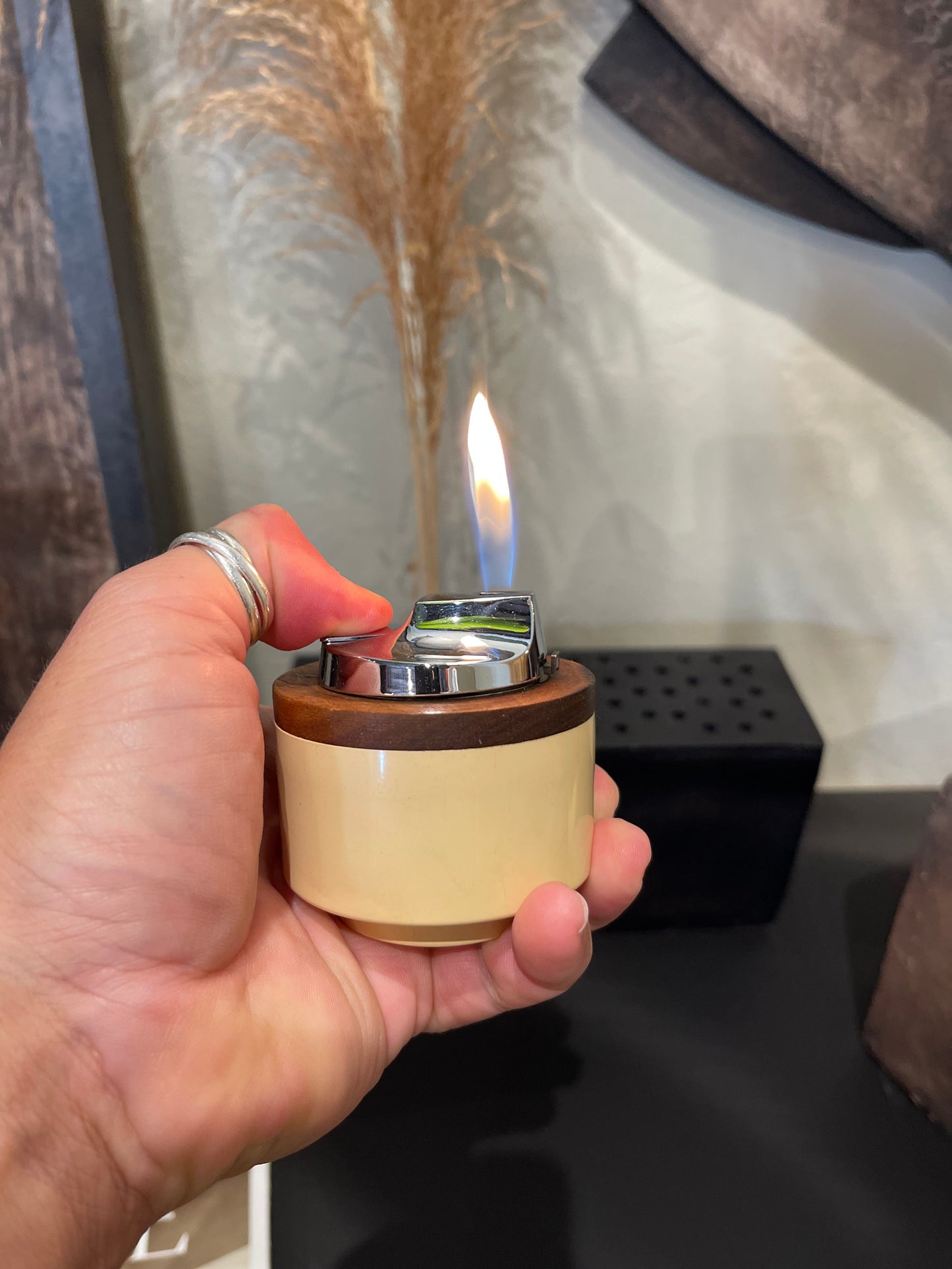 Vintage Mid-Century Ronson Varaflame "La Ronde" Butane Table Lighter